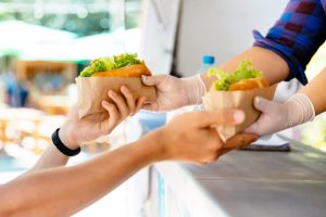 Plenkovićev fast food ostao dužan 61 platu: Neki zaposleni po osam meseci radili za džabe