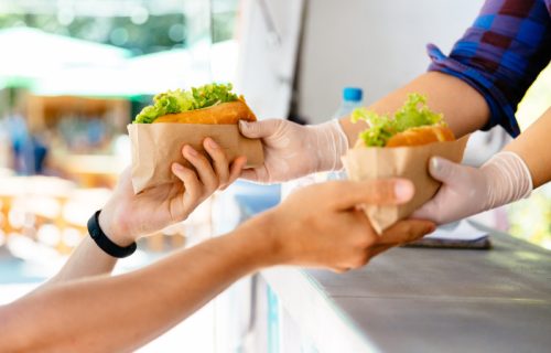 Plenkovićev fast food ostao dužan 61 platu: Neki zaposleni po osam meseci radili za džabe