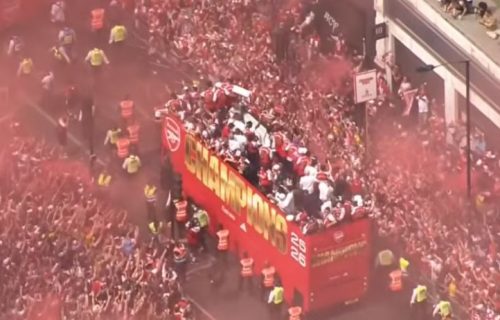 Šampionska žurka u Londonu: Arsenal posle 22 godine slavi titulu, reka navijača na ulicama (VIDEO)
