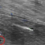 NLO nadleće iranske čamce!? Pentagon objavio bizarne snimke, na jednom F-16 obara neobičan objekat