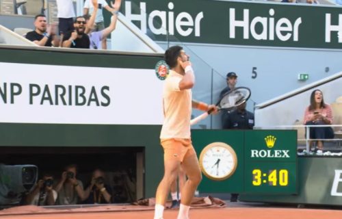 "Pokažite malo poštovanja": Novak u ratu sa navijačima, evo kako je reagovao na provokaciju (VIDEO)