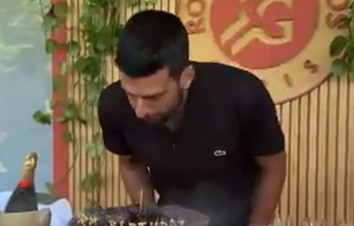 Kakav gest na Rolan Garosu: Pogledajte kako su Francuzi iznenadili Đokovića za rođendan! (VIDEO)