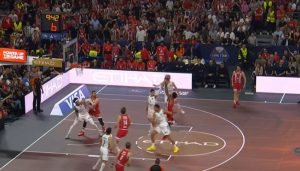Gori “OAKA”: Raspucani Olimpijakos vodi u finalu, Real prosuo dvocifrenu razliku