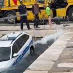 Bizarna drama u Hrvatskoj: Policajac skoknuo do bankomata, auto mu završio u moru (VIDEO)