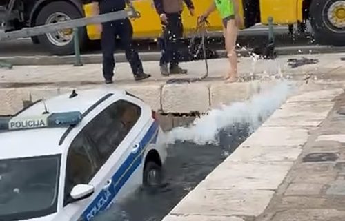 Bizarna drama u Hrvatskoj: Policajac skoknuo do bankomata, auto mu završio u moru (VIDEO)