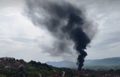 Veliki požar u Svrljigu: Zapalila se fabrika nameštaja, dim se vidi i iz Niša