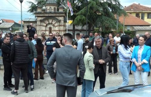Veliki skup podrške uhapšenim Srbima u Gračanici: "Nikad nije bilo teže niti lepše biti Srbin na Kosovu"