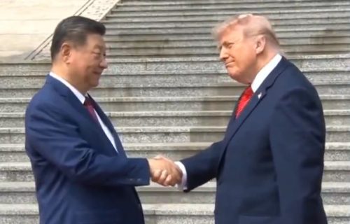 Ko je pobedio? Tramp vuče, Si se ne da, snimak rukovanja u Pekingu postao viralan (VIDEO)