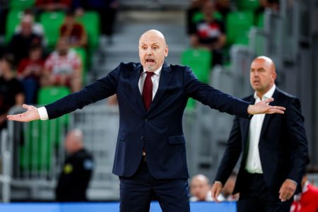 Obradoviću popustili živci: Bivši trener Zvezde izbačen sa finalne utakmice u Litvaniji (VIDEO)