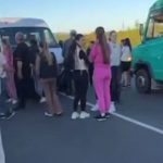 Ludilo u Ukrajini: Prisilno mobilisan sveštenik, masa građana blokirala put u znak protesta