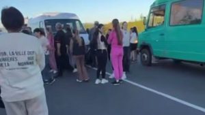 Ludilo u Ukrajini: Prisilno mobilisan sveštenik, masa građana blokirala put u znak protesta