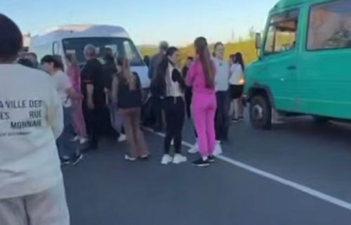 Ludilo u Ukrajini: Prisilno mobilisan sveštenik, masa građana blokirala put u znak protesta