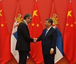 Si Đinping uručio Vučiću najviše kinesko odlikovanje – Orden prijateljstva (VIDEO)