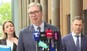 Vučić otkrio koje su poklone razmenili sa Kinezima: Tu su jelek, ćilim, šahovski set, kamen sa Meseca…