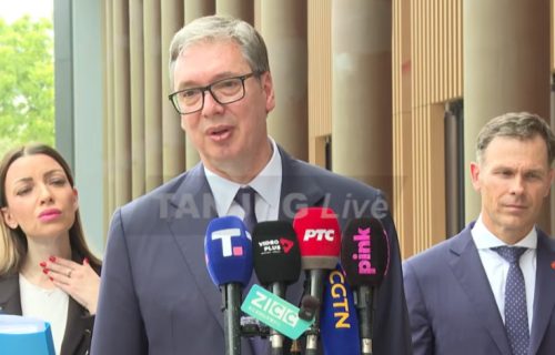 Vučić otkrio koje su poklone razmenili sa Kinezima: Tu su jelek, ćilim, šahovski set, kamen sa Meseca...