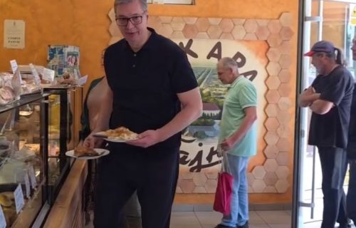 "Posle Kine, krenuo u narod“: Vučić svratio do pekare u Crepaji, dao ocenu bureku (VIDEO)