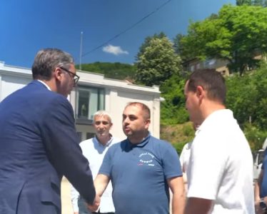 Vučić se obratio građanima: “Ne postoji ništa važnije od borbe za ljude” (VIDEO)