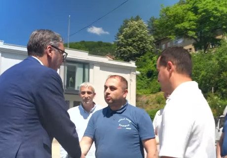 Vučić se obratio građanima: "Ne postoji ništa važnije od borbe za ljude" (VIDEO)
