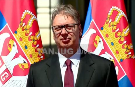 Vučić stigao u Tbilisi: Svečani doček za predsednika Srbije, Gruzija okićena srpskim zastavama (VIDEO)