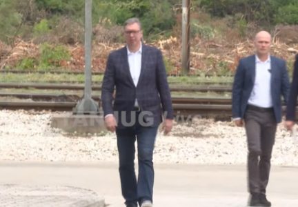 (UŽIVO) Vučić obilazi Jedinstveni dispečerski centar upravljanja saobraćajem vozova u Beogradu (VIDEO)