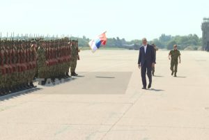 (UŽIVO) Vučić na prikazu novog naoružanja Vojske Srbije: Predsednik Srbije stigao na aerodrom u Batajnici