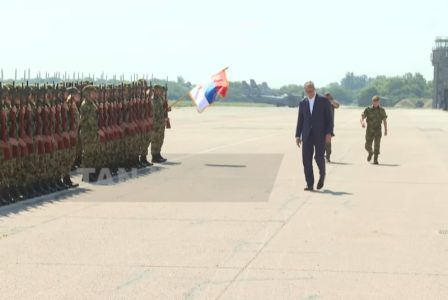 (UŽIVO) Vučić na prikazu novog naoružanja Vojske Srbije: Predsednik Srbije stigao na aerodrom u Batajnici