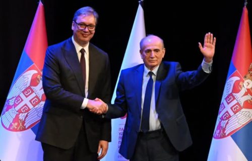 Vučić se obratio na skupštini PUPS-a: "Pokušali su da nam, rušeći državu, sruše i porodicu"
