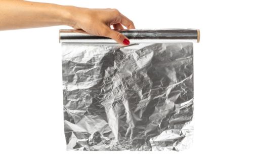 Jednostavan trik koji tera neželjene goste iz dvorišta: Potrebna vam je samo aluminijumska folija