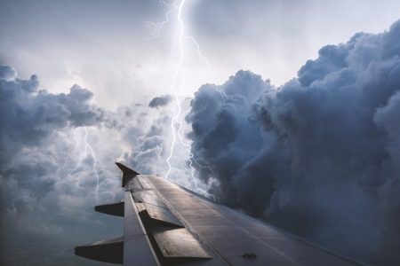 Turbulencija u avionu mnogima izaziva strah: Stjuardesa otkrila kako da ostanete mirni tokom leta
