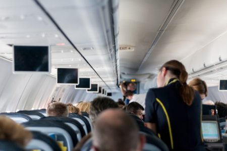 Stjuardesa otkrila najneprijatnije komentare putnika u avionu: Od bizarnih do zastrašujućih situacija