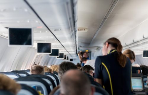 Stjuardesa otkrila najneprijatnije komentare putnika u avionu: Od bizarnih do zastrašujućih situacija