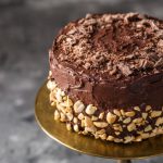 Čokoladna torta sa kikirikijem bez pečenja: Poslastica bez veštačkog šećera za uživanje sa porodicom
