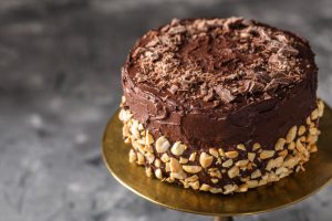 Čokoladna torta sa kikirikijem bez pečenja: Poslastica bez veštačkog šećera za uživanje sa porodicom