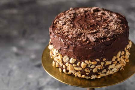 Čokoladna torta sa kikirikijem bez pečenja: Poslastica bez veštačkog šećera za uživanje sa porodicom