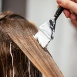 Koliko puta godišnje je bezbedno farbati kosu: Dermatolog upozorava na rizike i daje jasna pravila