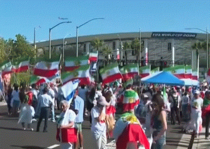 Dirljiv prizor: Iranski navijači podigli transparent koji je rasplakao celu planetu (VIDEO)
