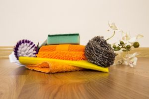 Krpa ili sunđer: Šta je higijenskiji izbor za kuhinju i gde se zapravo krije najviše bakterija?