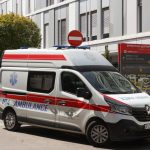 Dečaka udario tramvaj, mladić teško povređen u tuči: Teška noć u Beogradu, Hitna imala pune ruke posla