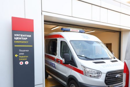 Mališan se podvukao pod traktor, deda ga nije video: Detalji horora u Begaljici, dete ima prelom lobanje