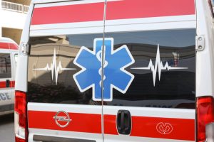 Tinejdžer (16) poginuo u Zrenjaninu: Električnim motociklom se sudario sa autobusom