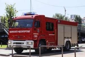 Drama na Novom Beogradu: Dečak upao u jarugu, preko njega se survala stena
