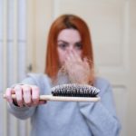 Kosa opada iz više razloga: Od stresa do nedostatka gvožđa, telo često šalje upozorenje