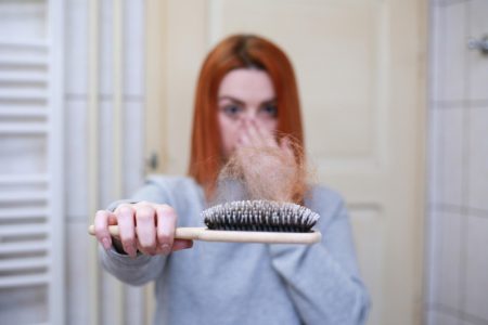 Kosa opada iz više razloga: Od stresa do nedostatka gvožđa, telo često šalje upozorenje