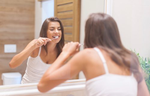 Nikada ne perite zube u ovim trenucima: Zubarka upozorava da možete da oštetite gleđ