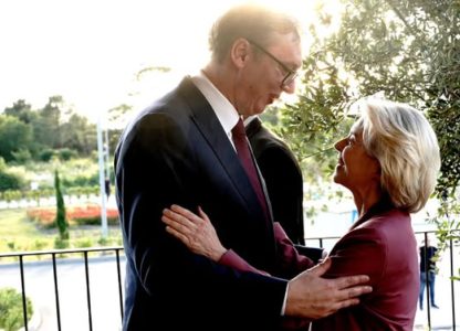 Vučić na svečanoj večeri u Tivtu: “U manje formalnoj atmosferi razgovaram sa brojnim zvaničnicima” (FOTO)