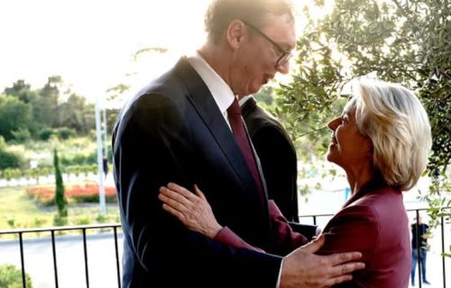 Vučić na svečanoj večeri u Tivtu: "U manje formalnoj atmosferi razgovaram sa brojnim zvaničnicima" (FOTO)