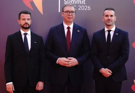 Vučić sa domaćinima ovogodišnjeg Samita EU – Zapadni Balkan: Predsednik Srbije u Tivtu (FOTO)