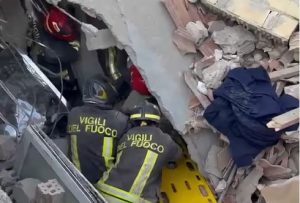 Velika eksplozija gasa u zgradi: Tri osobe poginule, dve povređene, objekat se srušio u trenu (VIDEO)