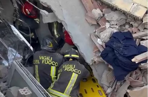 Velika eksplozija gasa u zgradi: Tri osobe poginule, dve povređene, objekat se srušio u trenu (VIDEO)
