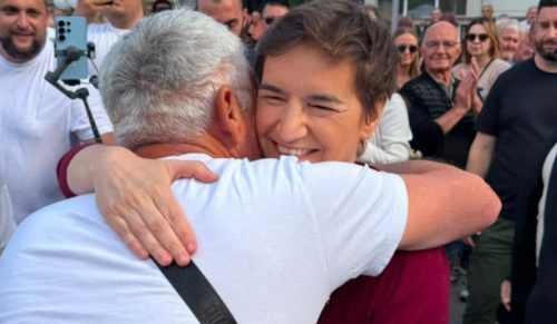 Ana Brnabić srdačno dočekana u Novim Banovcima: Građani pokazali ljubav prema Srbiji (VIDEO)